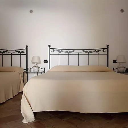 Ravesi 3* Malfa (Salina)