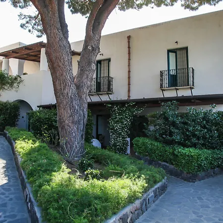 Ravesi 3* Malfa (Salina)