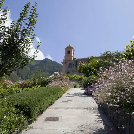 Ξενοδοχείο Ravesi 3*