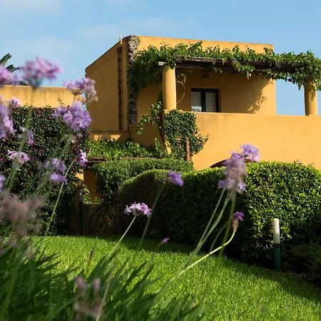 Ravesi Ξενοδοχείο