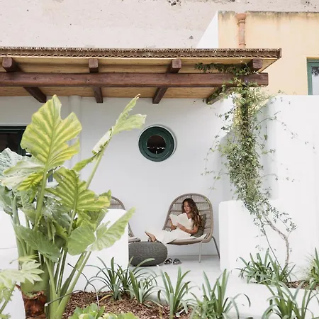 Ξενοδοχείο Ravesi 3*