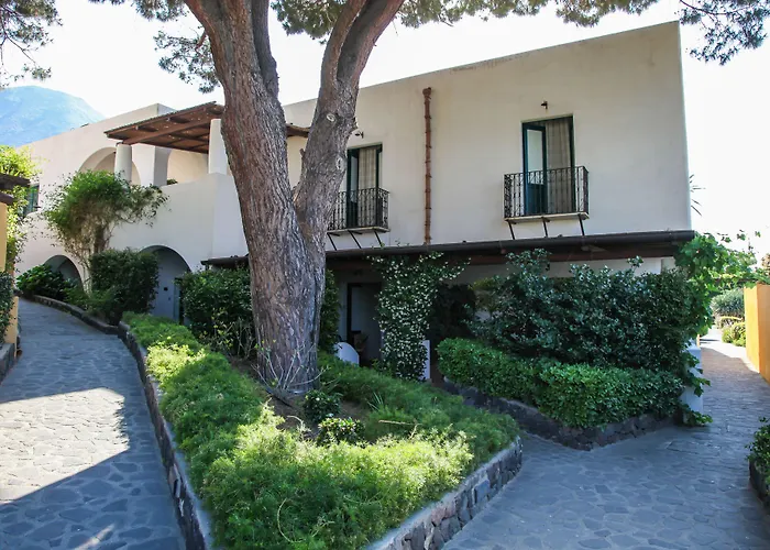 Ravesi 3* Malfa (Salina)