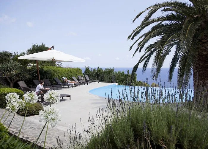 Ravesi 3* Malfa (Salina)